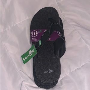 Beer Cozy Sanuk NWT size 10